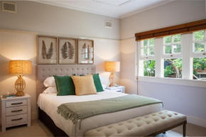 Chic Apartment with Sun Lounge Near Manly Beach, Sydney